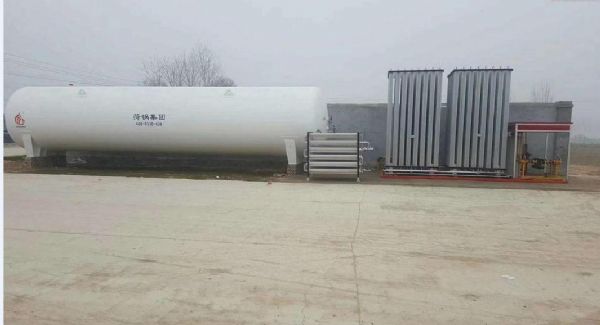 60立方LNG储罐配套300立方汽化器.jpg